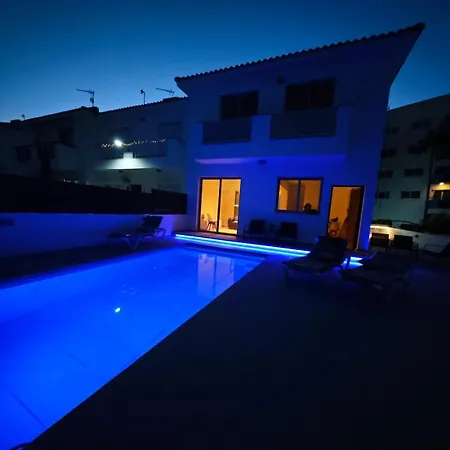 New Premium Seaside Pool Protaras - Pernera