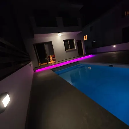 New Premium Seaside Pool Protaras - Pernera * 帕拉利米尼